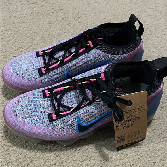 NWT Nike Air VaporMax Flyknit 8.5 womens - Picture 2 of 8